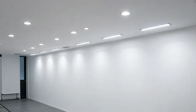 业务适配在商务服务场景中的现实挑战与路径选择